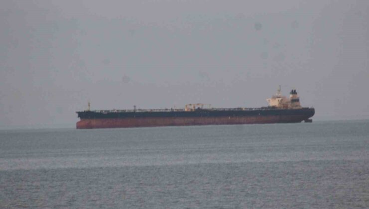 Dron saldırısına uğrayan tanker Kastamonu açıklarından ayrıldı