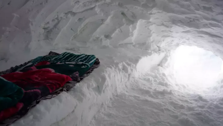 Şırnak’ta Doğayla İç İçe Bir Hayat: Kardan Barınak Yapıp Dağlarda Yaşıyor