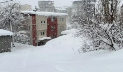 Yeni yıl karla başladı: 40’tan fazla ilde okullar tatil! İstanbul’da okullar tatil mi?