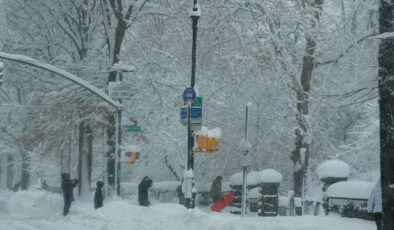ABD’de Beyaz Esaret: 30 Milyon Kişi Mahsur, 10 Binden Fazla Uçuş İptal!