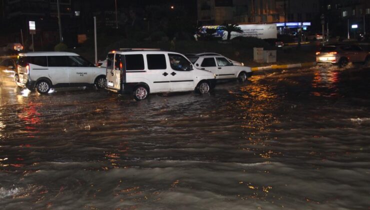 Gece Bastıran Sağanak Adana’yı Felç Etti