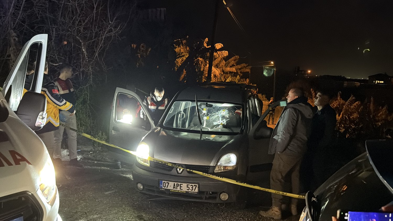 Alanya’da araca silahlı saldırı