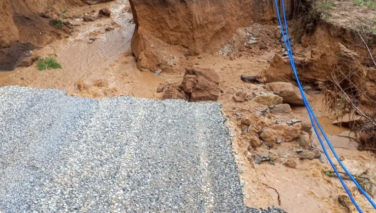 Alaşehir’de Sel Dehşeti: Göbekli Deresi Taştı, Kara Yolu Kağıt Gibi Çöktü!