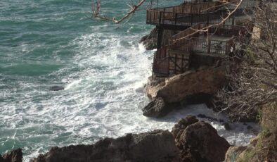 Antalya’da Dalgalar Arasında Can Pazarı