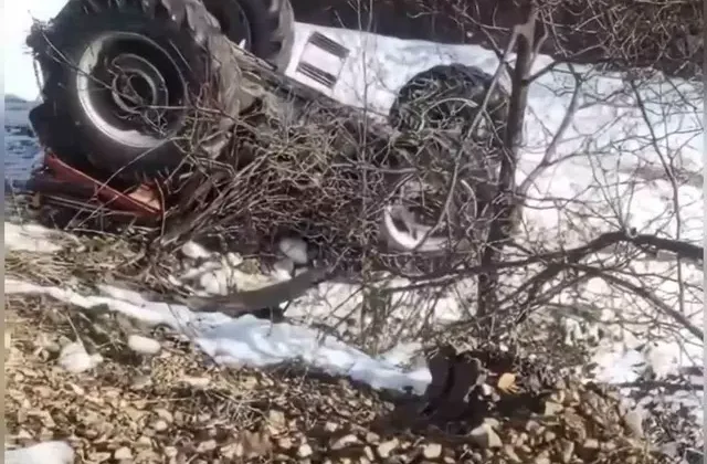 Artvin’de Traktör Kazası: Köy Muhtarı Turgay Demir Hayatını Kaybetti