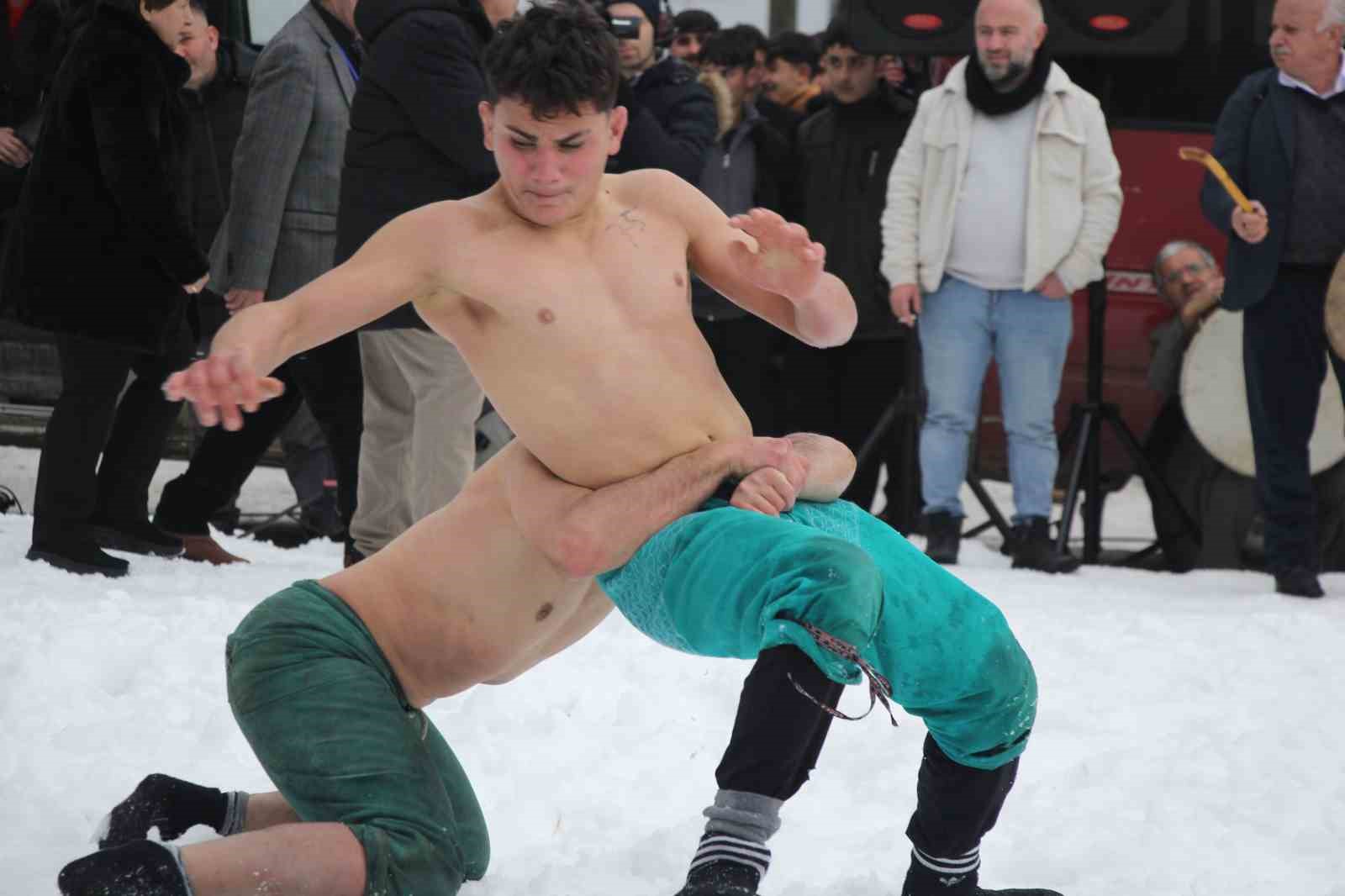 Artvin kar üstü karakucak güreşleri