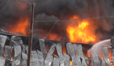 Ataşehir’de fabrikada çıkan yangın paniğe neden oldu