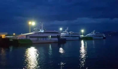 Marmara Denizi’nde Dev Dalgalar Ulaşımı Vurdu: Yolcular Dikkat Seferlere Fırtına Engeli!