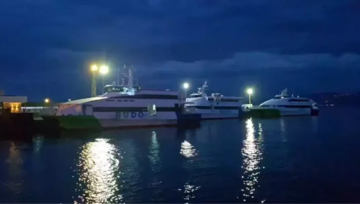 Marmara Denizi’nde Dev Dalgalar Ulaşımı Vurdu: Yolcular Dikkat Seferlere Fırtına Engeli!