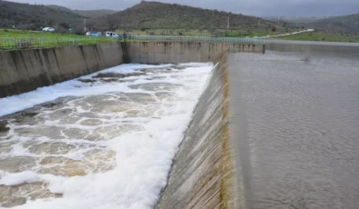 Manisa’da Bağyolu Barajı İlk Kez Taştı: Vatandaşlar Akın Etti