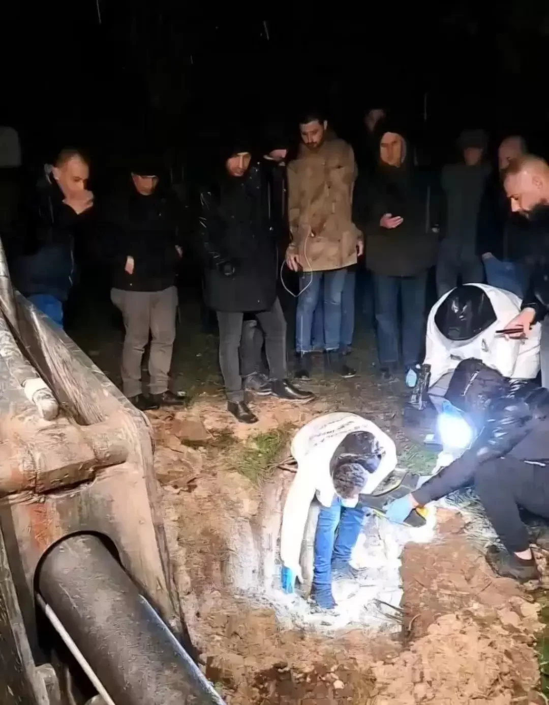 Bartın mezarlıkta büyü iddiası
