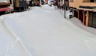 Bektaş Yaylası’nda Kar Rekoru: Dükkanların Boyunu Aştı