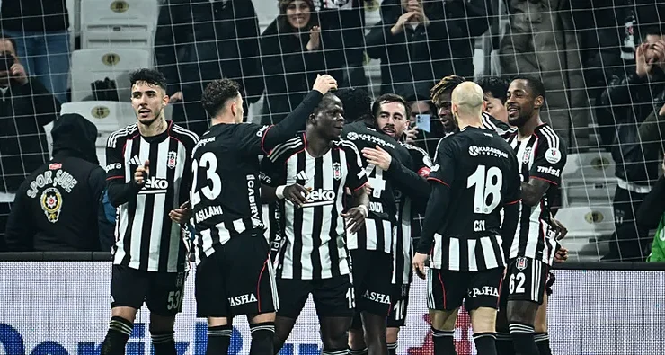 Beşiktaş’tan Tüpraş Stadı’nda Göztepe’ye Gol Yağmuru: Siyah Beyazlılar Zirve Takibini Sürdürdü
