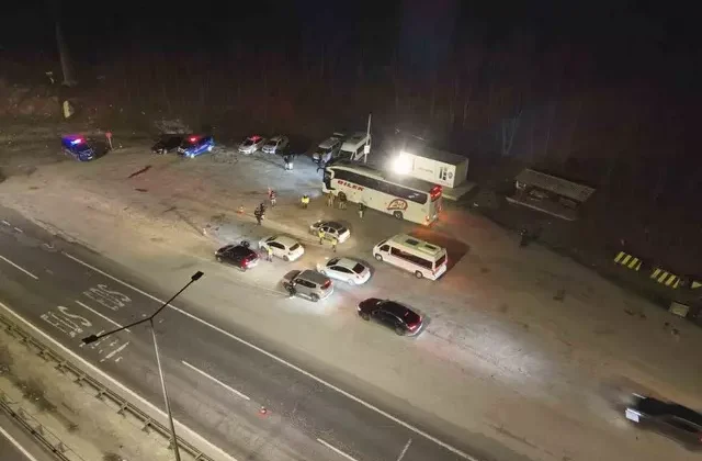Bilecik’te Güven ve Huzur Uygulaması: Aranan 10 Kişi Yakalandı, 3 Araç Trafikten Men Edildi