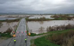 Büyük Menderes Nehri Taştı: Aydın’da Yol Kapandı, Tarım Arazileri Sular Altında Kaldı