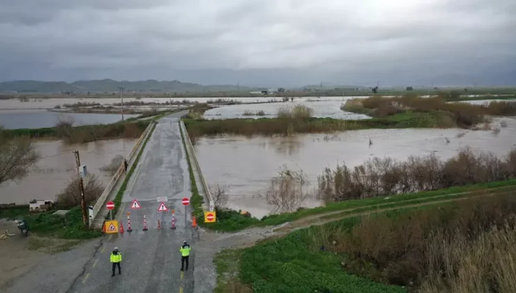 Büyük Menderes Nehri Taştı: Aydın’da Yol Kapandı, Tarım Arazileri Sular Altında Kaldı