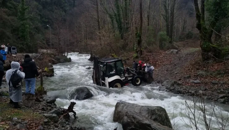 Çınarcık’ta yükselen su paniği: Doğa yürüyüşü yapan 19 kişi mahsur kaldı.