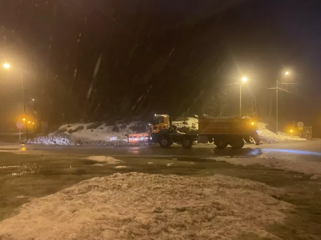 D-100 Karayolunda kar yağışı