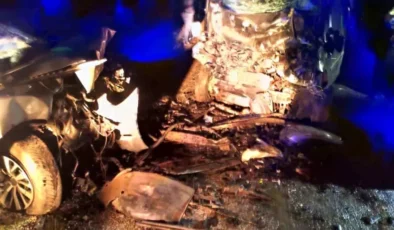 Diyarbakır’da Katliam Gibi Kaza: İki Otomobil Kafa Kafaya Çarpıştı, 3 Ölü!