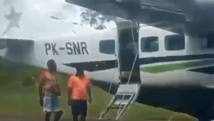 Pistte Kanlı İnfaz: Endonezya’da Uçak İniş Yaptığı Anda Pilotlar Vuruldu