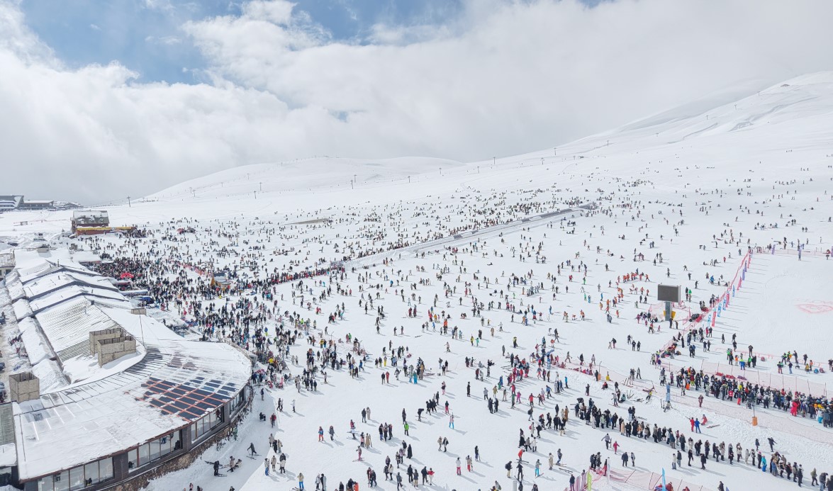 Erciyes Kayak Merkezi hafta sonu yoğunluğu