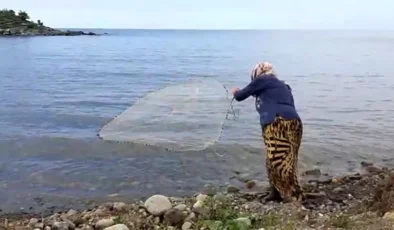 79 Yaşında Azmiyle İlham Veriyor! Rize’de Fatma Teyze’nin Balık Avı Sosyal Medyada İlgi Odağı Oldu