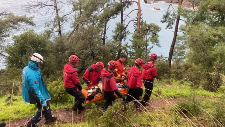 Fethiye’de Kayalıklara Düşen Genç İçin Zamanla Yarış! Mahsur Kaldığı Noktadan Ekipler Kurtardı.