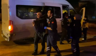 İnegöl’de Servis Minibüsü ile Otomobil Çarpıştı: 9 Kişi Yaralandı