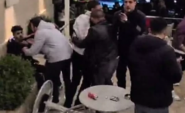 İstanbul’da Kafede Ortalık Karıştı: 10 Kişinin Karıştığı Kavga Kameraya Yansıdı