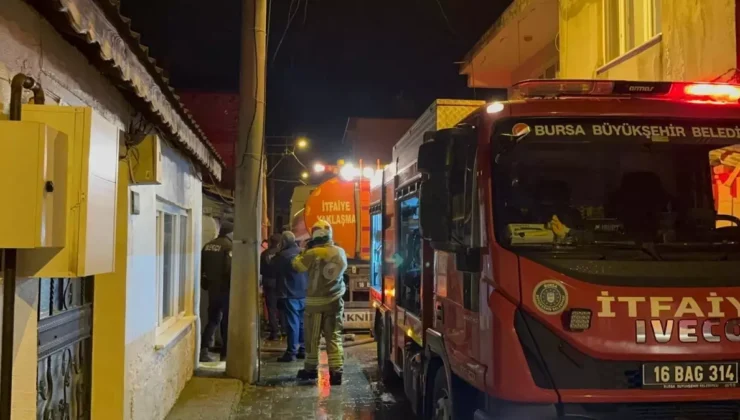 İznik’te Korkutan Gece: Mahalleli Sokağa Döküldü Alevler İki Katlı Evi Sardı!