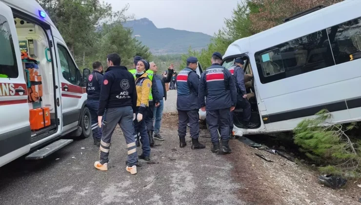 Karabük’te öğrenci minibüsü kontrolden çıktı: Çok sayıda yaralı var