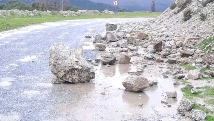 Koçarlı’da Yağış Sonrası Toprak Kayması Yolu Kapattı, Ekipler Hızla Müdahale Etti
