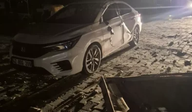 Konya’da Fırtına Dehşeti: Fakülte Çatısı Uçtu, Araçlar Hurdaya Döndü!