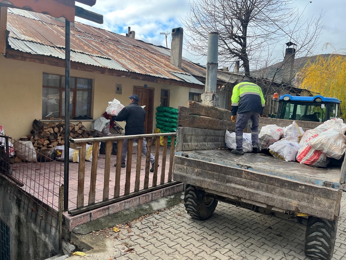 Koyulhisar Belediyesi kış yardımı