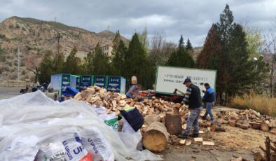 Koyulhisar Belediyesi’nden Kış Desteği: 30 Haneye Odun ve Kömür Yardımı