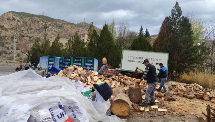 Koyulhisar Belediyesi’nden Kış Desteği: 30 Haneye Odun ve Kömür Yardımı