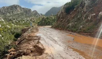 Marmaris’te Sel Dehşeti: Uyarıları Dinlemeyen Sürücü Akıntıya Kapıldı