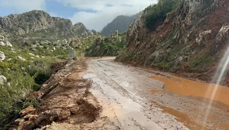 Marmaris’te Sel Dehşeti: Uyarıları Dinlemeyen Sürücü Akıntıya Kapıldı