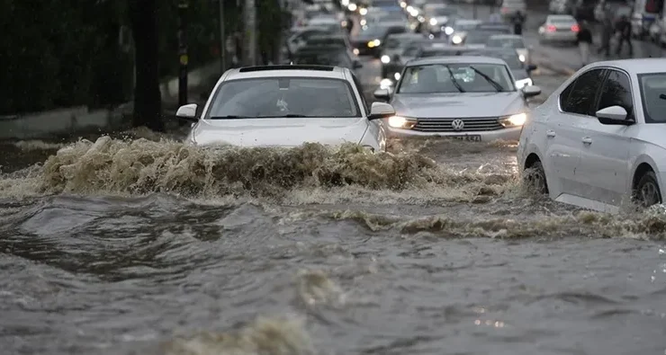 Meteoroloji Alarm Verdi: 49 İl İçin Kuvvetli Fırtına ve Şiddetli Sağanak Uyarısı