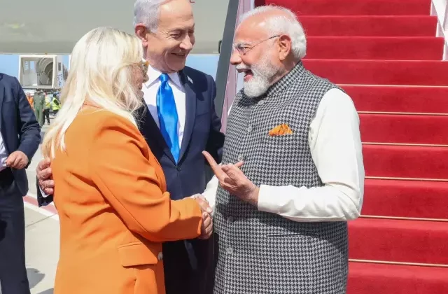 Modi’nin Netanyahu ile fotoğrafı tartışma yarattı: Sosyal medyada tepki yağdı
