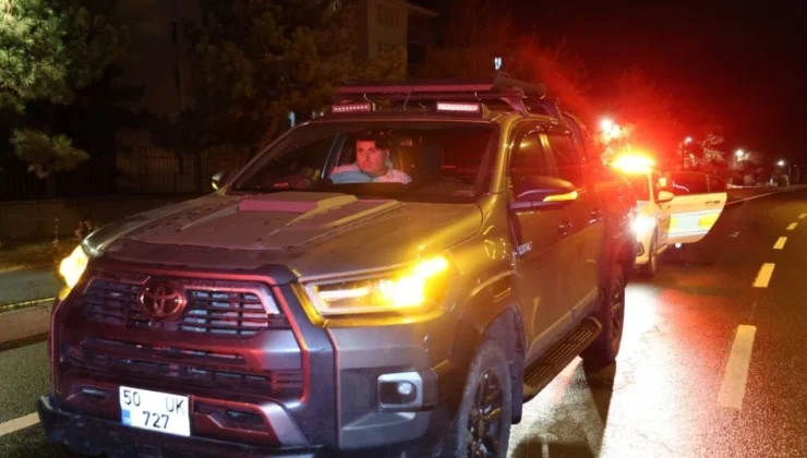 Direksiyon Başında Derin Uyku: Trafik Polisine Zor Anlar Yaşatan Sürücü