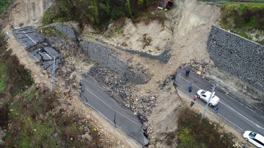Ordu Akkuş-Niksar yolu heyelan