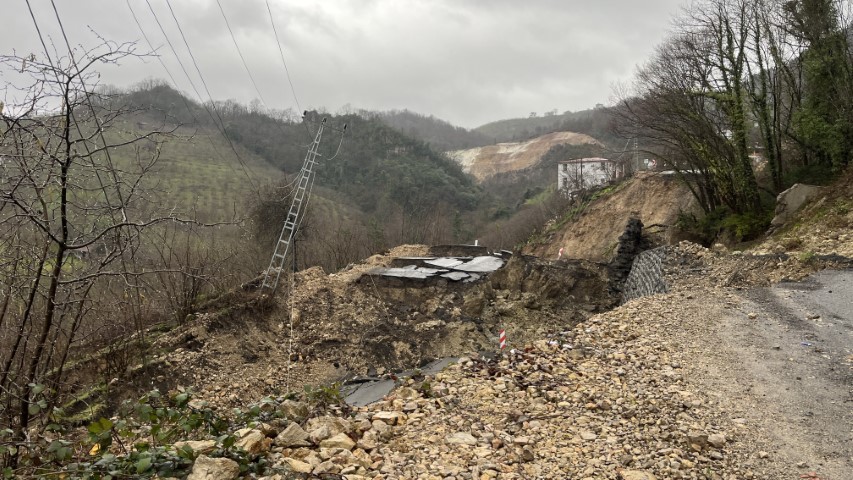 Ordu Akkuş-Niksar yolu heyelan