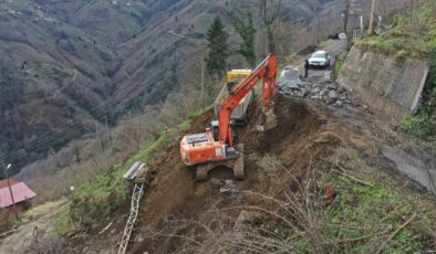 Karadeniz’de Kar Erimeleri Yolları Vurdu: İki İlçede Heyelan Alarmı