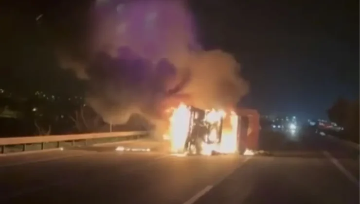 Osmaniye’de Dehşet Anları: Otoyolda Alev Topuna Dönene Tırın İçinden Mucize Kurtuluş!
