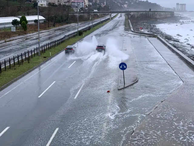 Rize Karadeniz taştı
