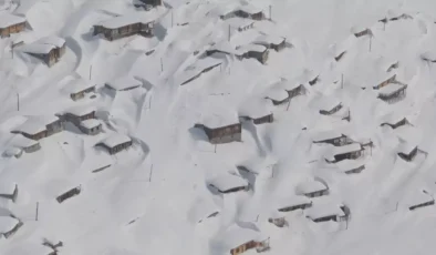 Rize’de Kar Esareti: Kavrun Yaylası 3 Metrelik Beyaz Örtünün Altında Kaldı