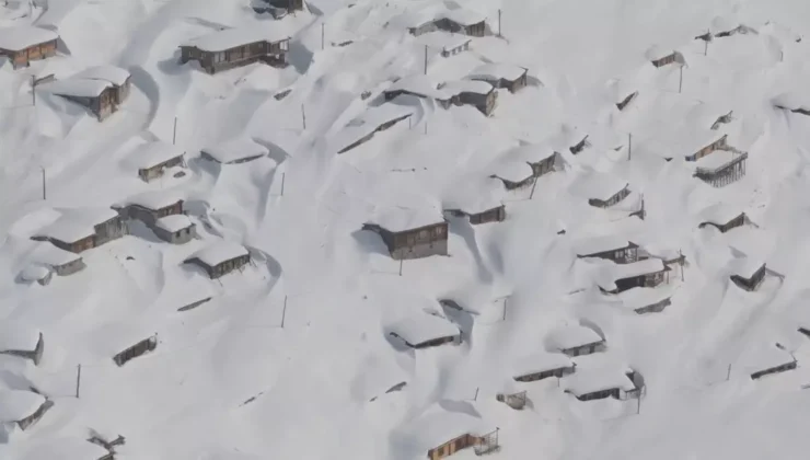 Rize’de Kar Esareti: Kavrun Yaylası 3 Metrelik Beyaz Örtünün Altında Kaldı