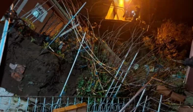 Sarıyer’de kuvvetli yağış sonrası merdiven çöktü