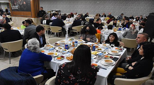 Şehit aileleri ve gazi iftarı
